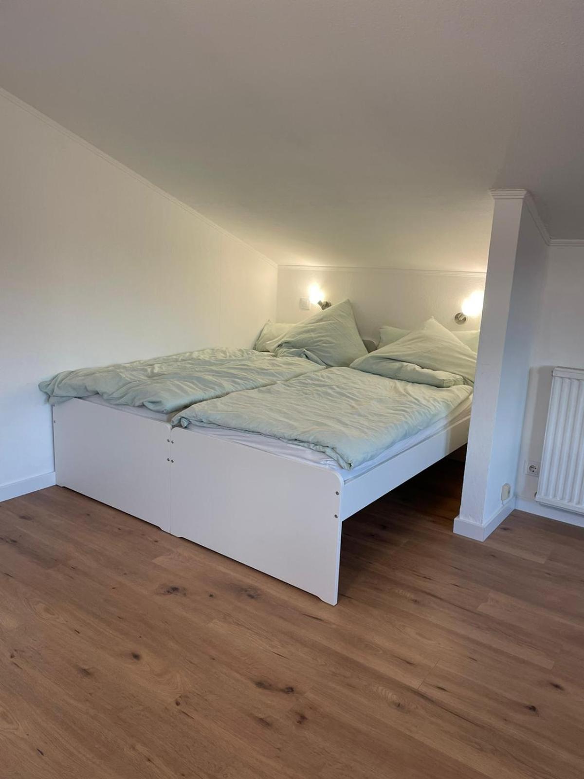 --Renoviert-- Ruhige 1-Zimmer Einliegerwohnung Mit Kueche Und Bad In Grossburgwedel Exterior foto
